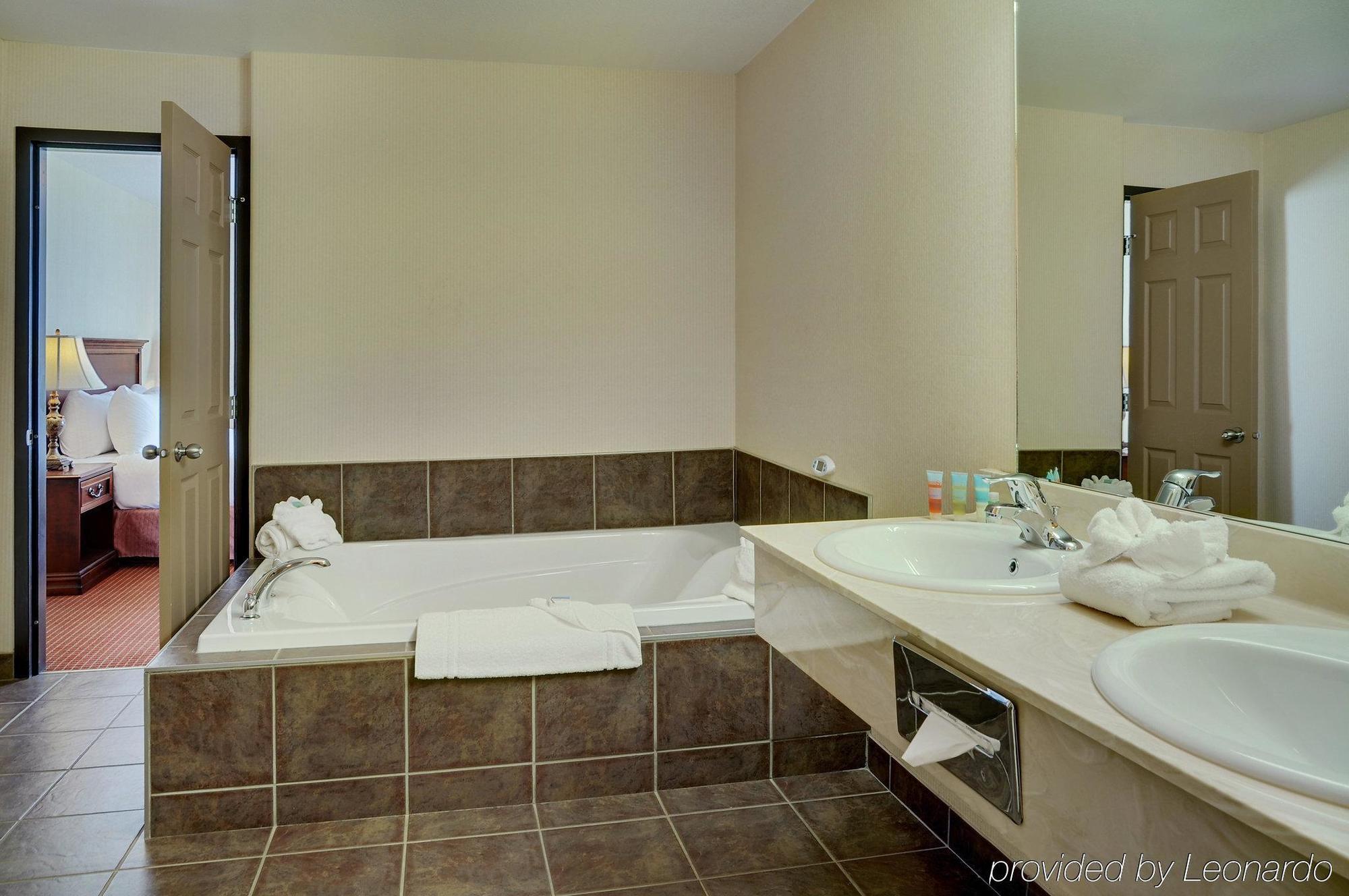 Pomeroy Inn And Suites Chetwynd Luaran gambar