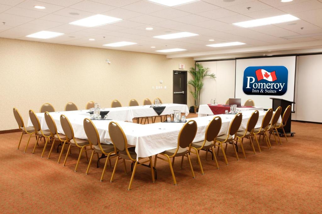 Pomeroy Inn And Suites Chetwynd Luaran gambar