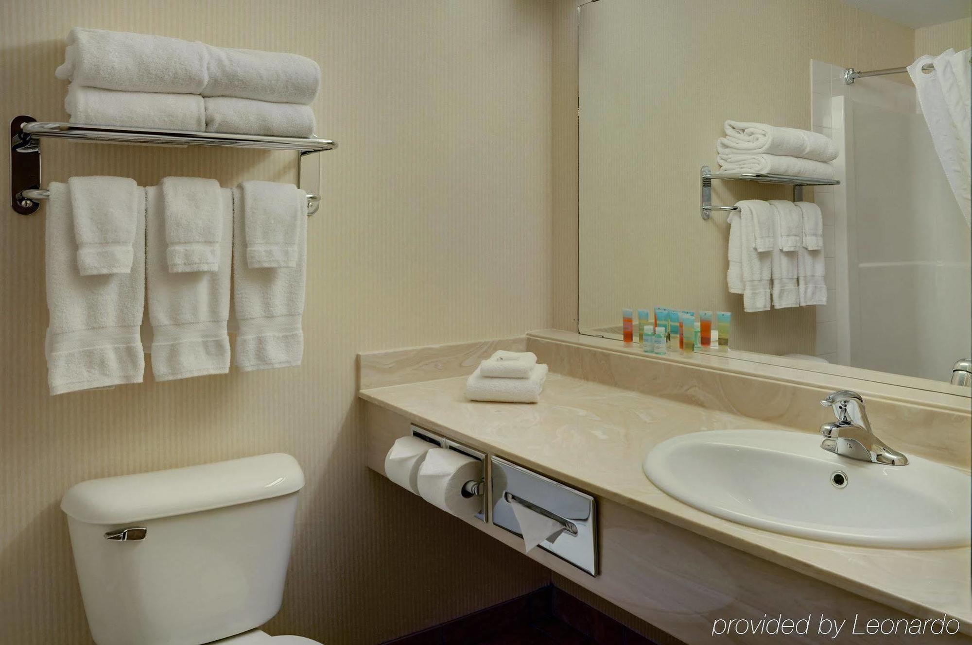 Pomeroy Inn And Suites Chetwynd Luaran gambar