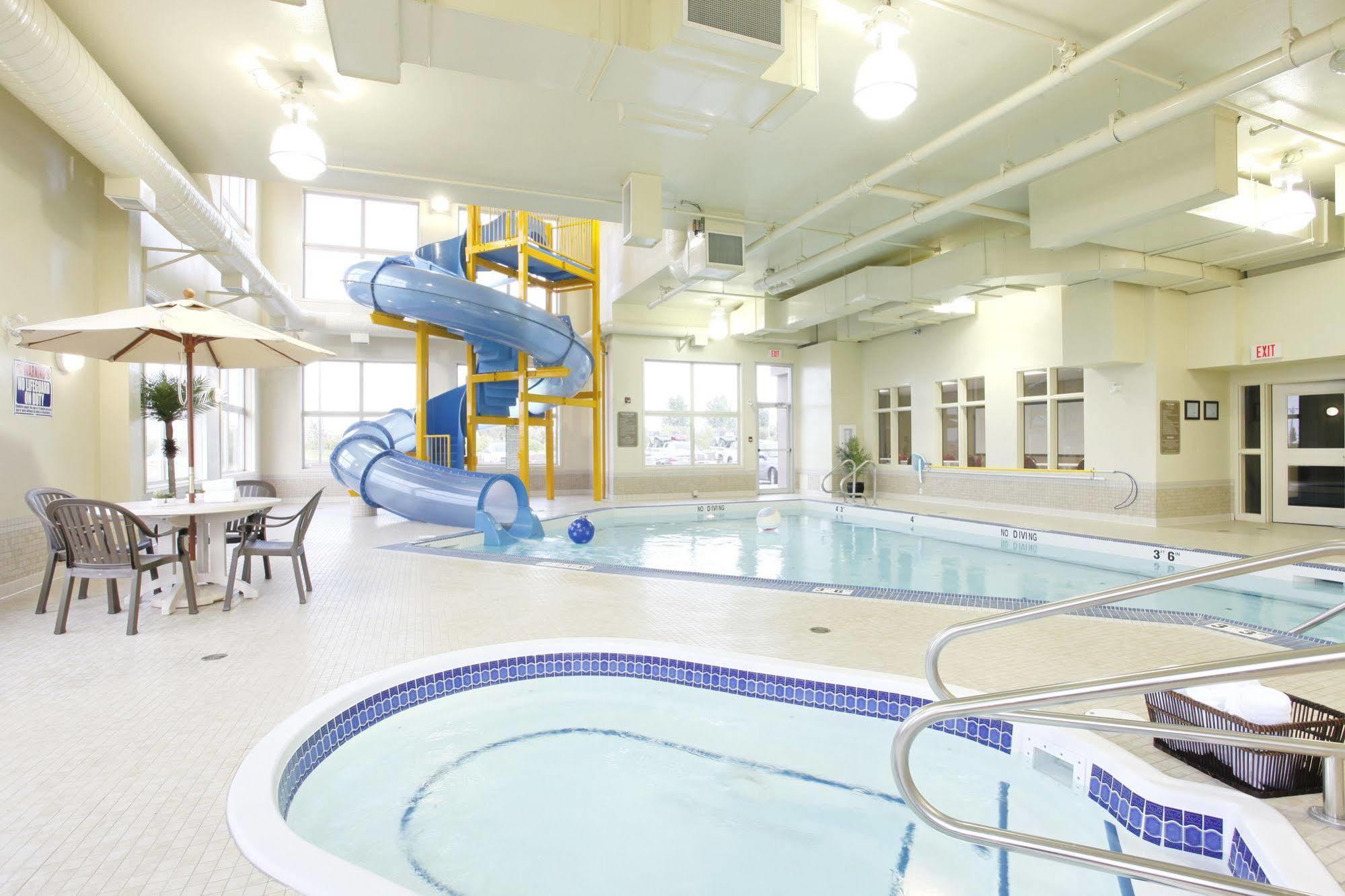 Pomeroy Inn And Suites Chetwynd Luaran gambar
