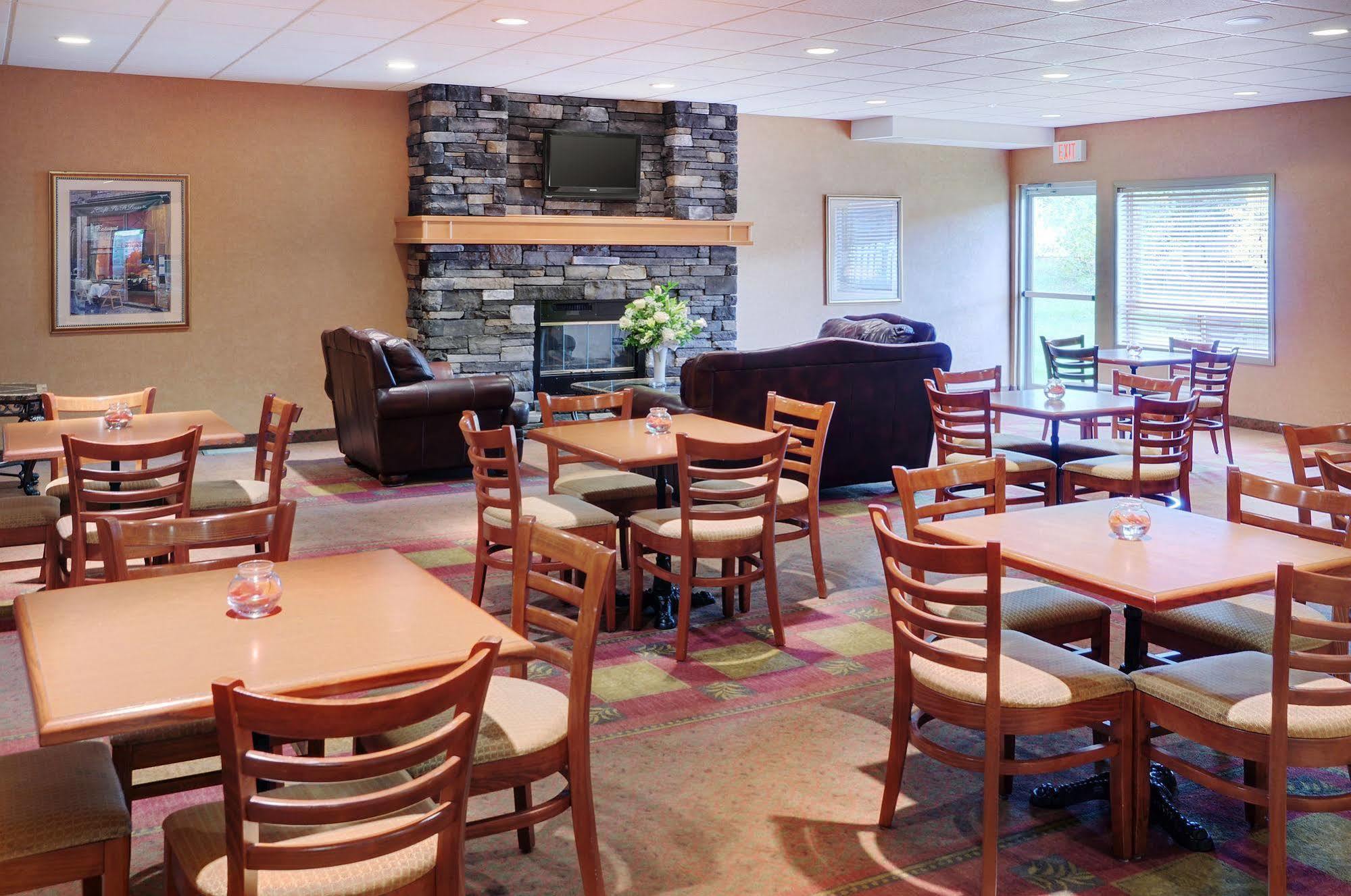 Pomeroy Inn And Suites Chetwynd Luaran gambar
